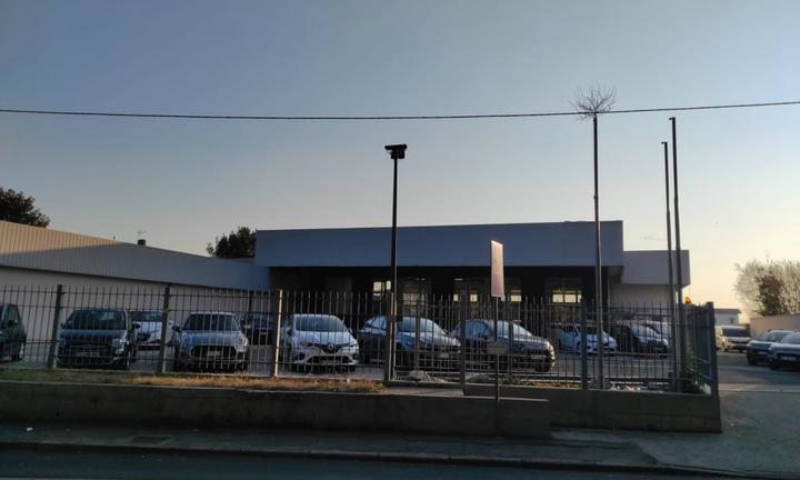 Capannone a destinazione d'uso commerciale