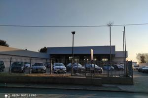 Capannone a destinazione d'uso commerciale