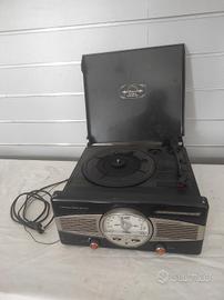 Radio con giradischi vintage 