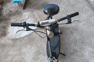 monopattino con sedile 