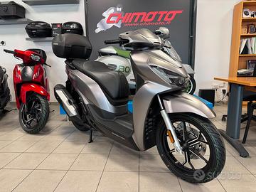 Qj Motor SQ 350 con bauletto parabrezza