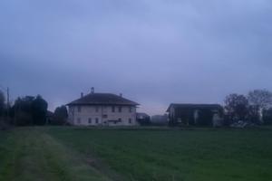 Villanterio PV ampio casale con cortile