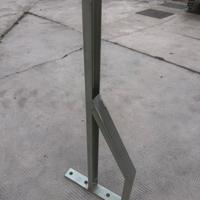 Staffe zincati per mensole a muro