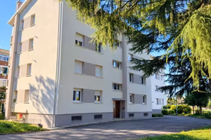 TRICAMERE BISERVIZI ALL'ULTIMO PIANO