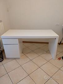 Scrivania MALM bianca Ikea 140x45 cm