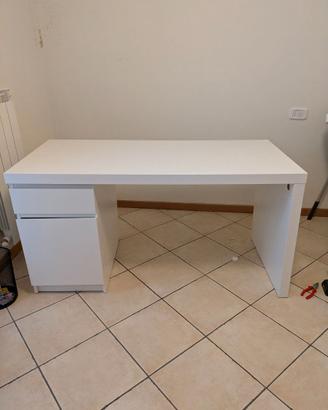 Scrivania MALM bianca Ikea 140x45 cm