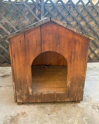 Cuccia per cane in legno