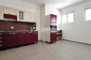 QUADRILOCALE RISTRUTTURATO AL PIANO TERRA CON SUIT