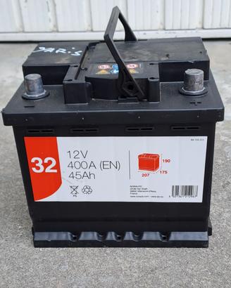 Batteria auto 45AH praticamente nuova