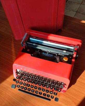Macchina da scrivere Olivetti Valentine 