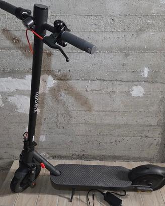 Monopattino Xiaomi Electric Scooter Elite