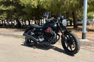 Moto Guzzi V7 Total Black - 2024