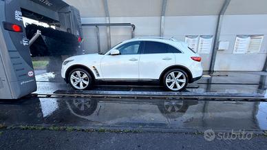 Infiniti QX70 S Premium
