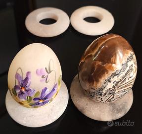 UOVA IN MARMO E ALABASTRO DECORATO.