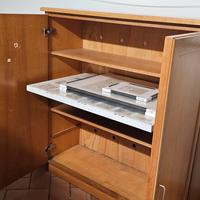Scaffale con ante