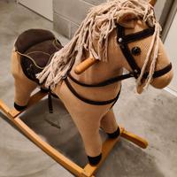 Cavalluccio in tessuto a dondolo ...Nitrisce