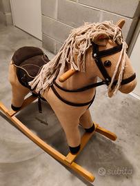 Cavalluccio in tessuto a dondolo ...Nitrisce