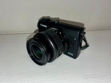 Canon eos m200 + Obiettivo 15-45mm + Accessori