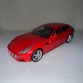 Modellino Ferrari FF 1:18