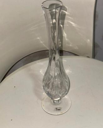 Vaso sottile lungo piccolo di cristallo