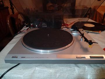 GIRADISCHI  YAMAHA    33/45 giri             60 €