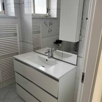 Mobile bagno a terra con led bianco ghiaccio