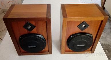 Coppia di Casse Acustiche in legno Noce Italiana.