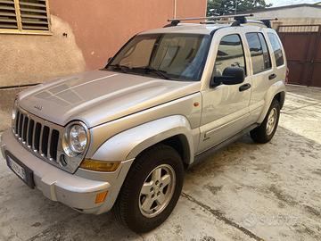 Jeep Cherokee KJ 2.8 CRD