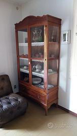 Vetrinetta con cassettone
