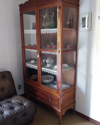 Vetrinetta con cassettone