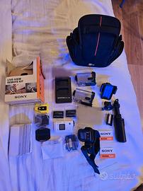Action Cam Sony HDR - AS200V con molti accessori