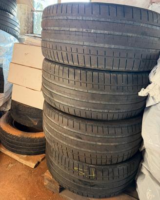 Gomme vredestein 275/45 R20