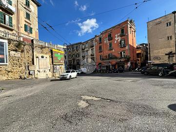 5 LOCALI A NAPOLI