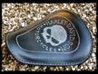 Sella Singola Nera Skull per Sportster 2010 in poi
