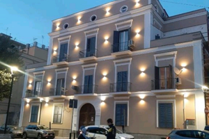 Locale seminterrato di 104 mq con varie finestre