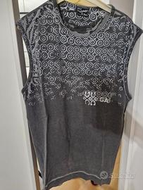 Maglia smanicata grigia con stampa geometrica