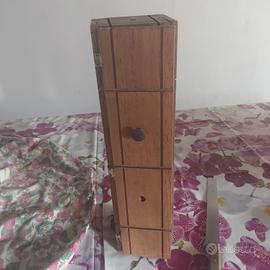 Tre portabottiglie in legno 