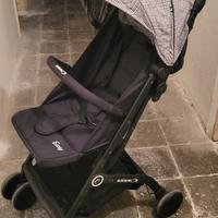 passeggino Aziamor Easy nero compatto