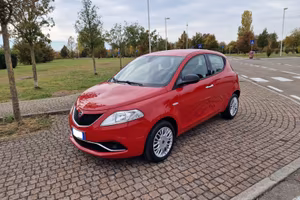 Lancia Ypsilon 1.2 Silver 5 porte rossa 73.700 km