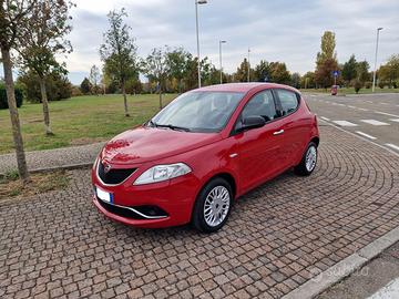 Lancia Ypsilon 1.2 Silver 5 porte rossa 73.700 km