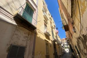 2 LOCALI A TORRE DEL GRECO