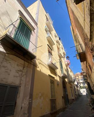 2 LOCALI A TORRE DEL GRECO