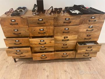 Arredamento  per negozio ottica