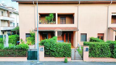 VILLA A SCHIERA A COLORNO