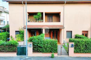 VILLA A SCHIERA A COLORNO