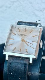 Raketa Vintage Di Forma Forma Quadrata