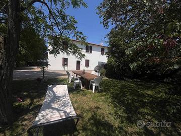 Villa di 179 m² con 5 locali e box auto a Castel G