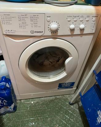 Lavatrice Indesit IWC61052 ECO IT