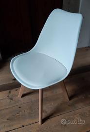 Sedia Bianca Eggree Imbottita con Gambe in Faggio