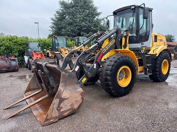 NEW-HOLLAND W 130 TC + FORCHE